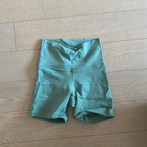aritzia biker shorts